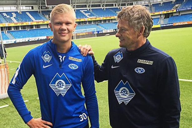 成都蓉城新掌门人徐正源成功续约，签约韦世豪、周定洋，球队迅速提升，备战亚冠，力争争冠。（徐正源续约成都蓉城，韦世豪周定洋加盟助阵，球队提速备战亚冠，剑指冠军）